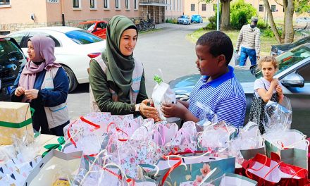 Hasene, Mannheim’da Mültecilere Bayram Hediye Paketleri Verdi