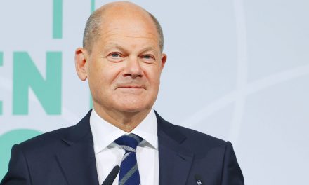 Almanya’da Başbakan Scholz Üzerindeki Baskılar Artıyor
