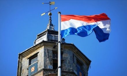 Amsterdam Belediye Meclisi: “Burka Yasağının Kaldırılsın”