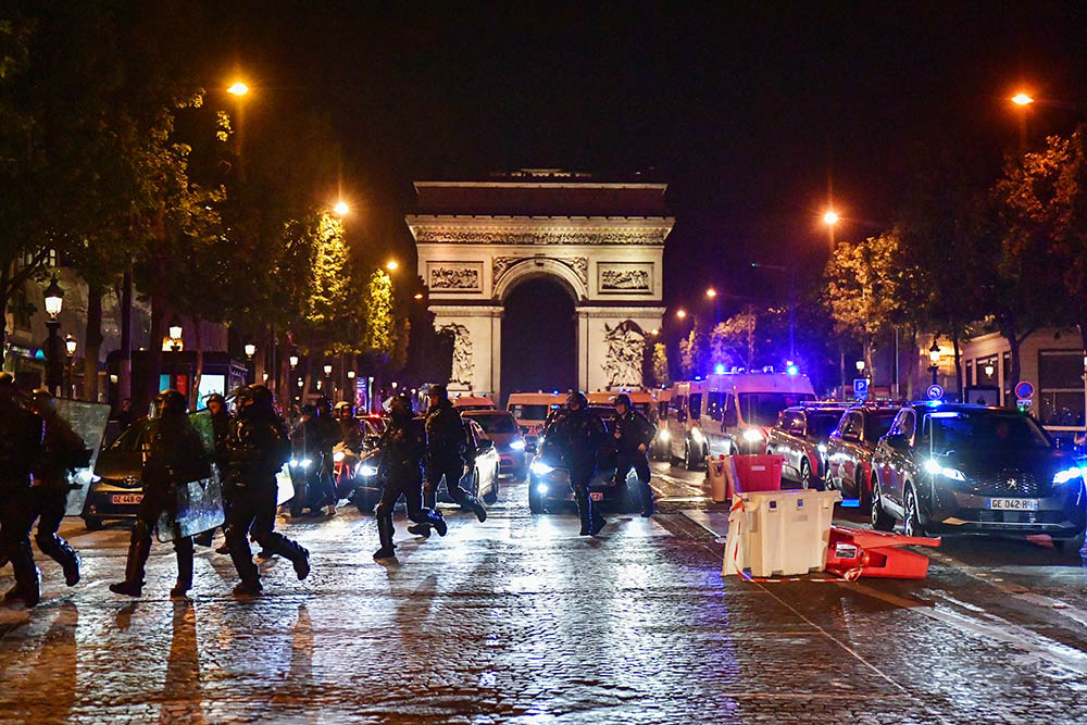 Fransa’da Olaylar Durulmuyor, Macron Almanya Ziyaretini İptal Etti