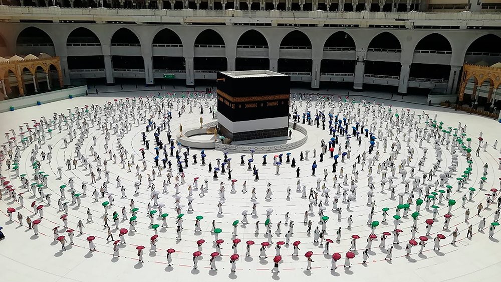 Hacı Adayları Kabe’de Sosyal Mesafeli Tavaf Gerçekleştirdi