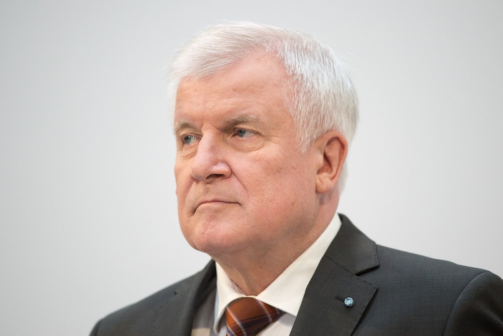 Almanya İçişleri Bakanı Seehofer: “En Büyük Tehdit Aşırı Sağdan Geliyor”