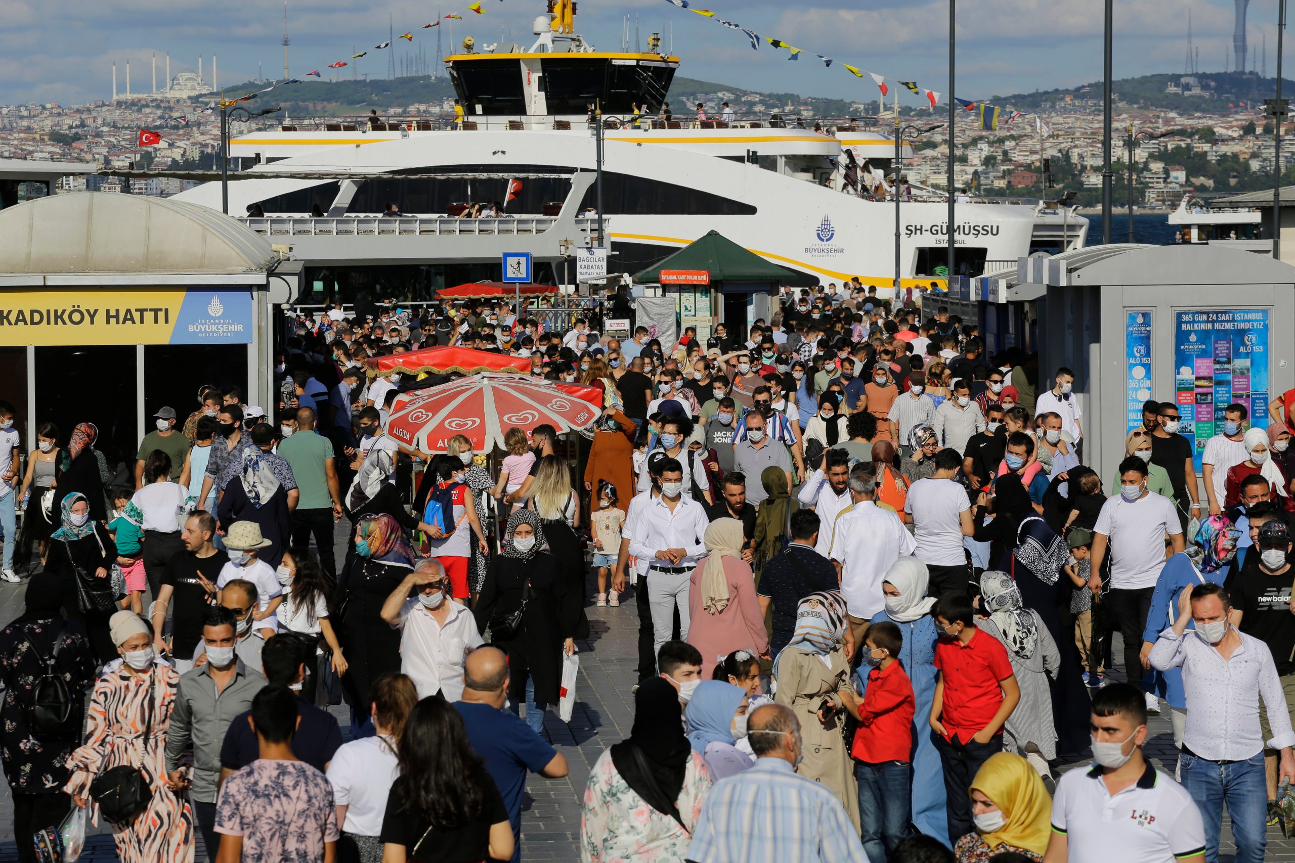 Türkiye Ev Hariç Her Yerde Maske Takmayı Zorunlu Yaptı