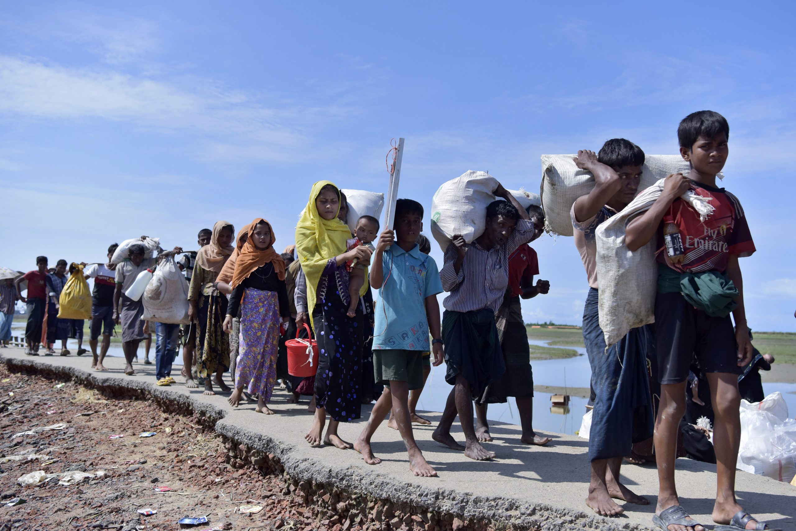 Myanmarlı Askerler, Arakanlı Müslümanlara Soykırım Yaptıklarını İtiraf Etti: “20 Köyü Haritadan Sildik!”