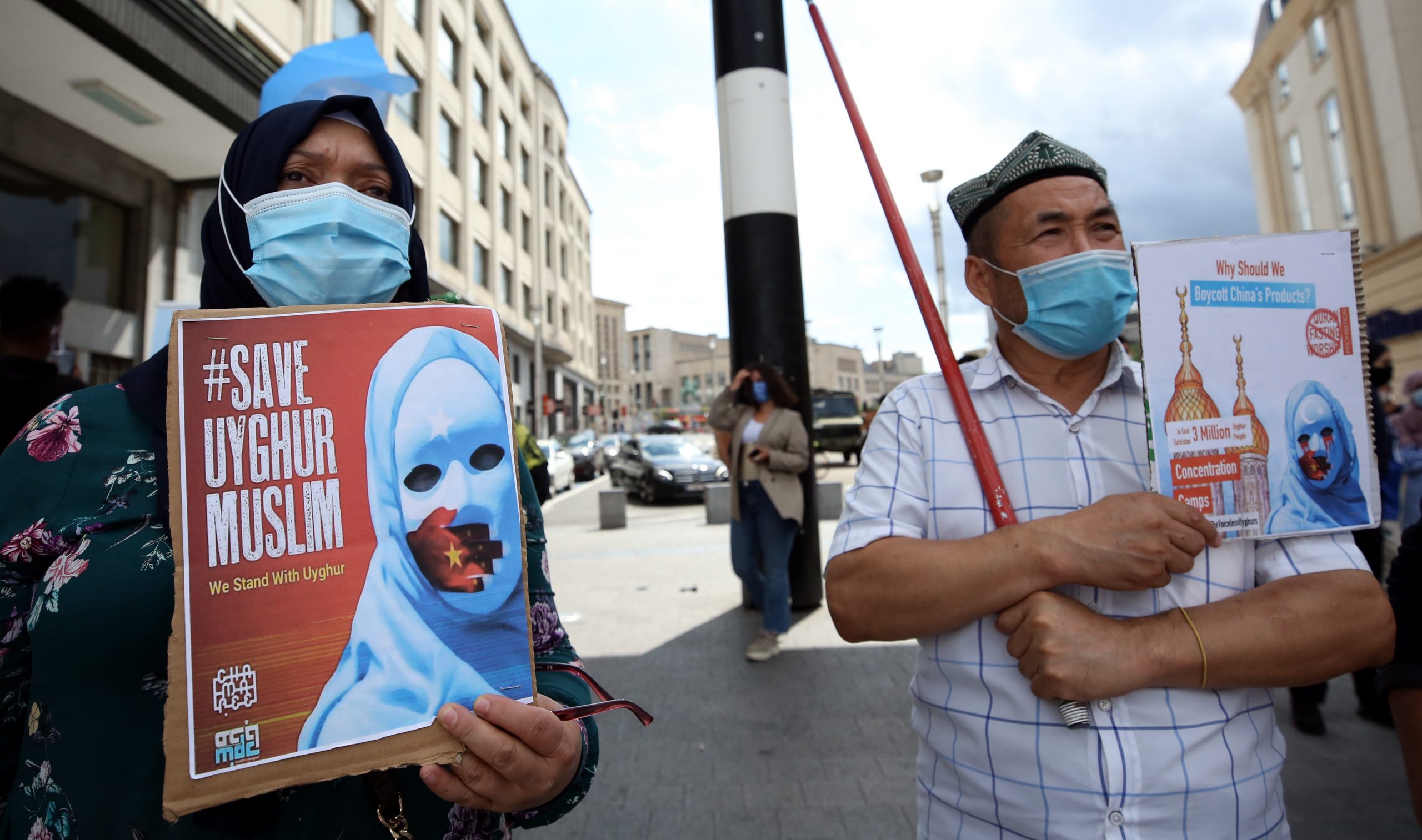 Dünyanın Önde Gelen Giyim Firmaları, Uygur Türklerini Zorla Çalıştırmakla Suçlanıyor