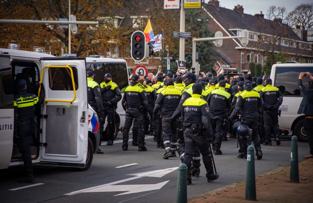 Hollanda’da Bıçaklı Saldırı: 1 Kişi Öldü, 1 Kişi Ağır Yaralandı