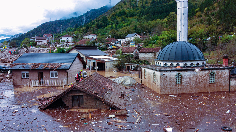 Bosna Hersek’te 13 Kişinin Hayatını Kaybettiği Sel Felaketinin Ardından Yaralar Sarılıyor